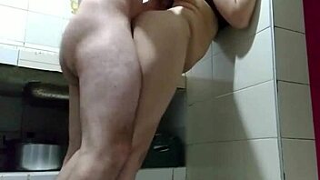 Chica De Gran Culo Follada En Cocina Por Jefe Por Horas Extras 😘