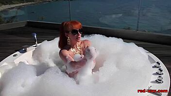 Reds Sizzling Sun Drenched Finger Fuck