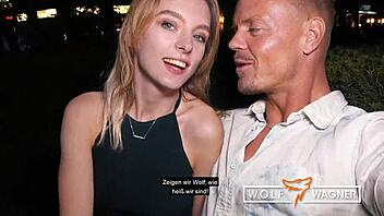 Jeune touriste Lily Ray, tu veux la voir baiser à Berlin ?