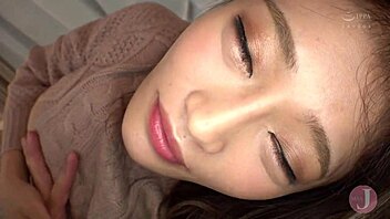 My Cute Asian Girlfriend Drives Me Wild with Her Amazing Handjob Skills