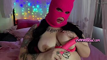 aussie bbw minniebbw does a toy throat fuck and gag session.