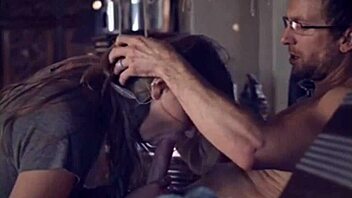 a college teen explores campus life with friends.