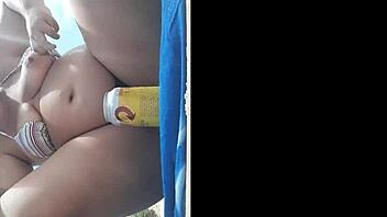 Komma på stranden med stor röv?