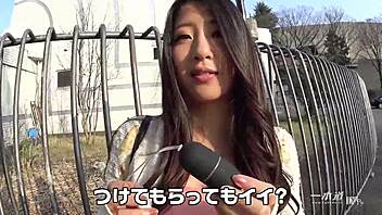 코스튬 입은 Satomi Suzuki와의 흥미진진한 순간들 파트 1