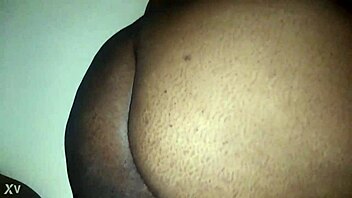 Rentoutumista ison mustan kullin nussintasessiossa