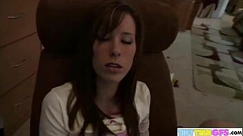 brookeskype watch porn horny fingering her pussy