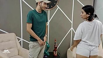 intercambio de favores con hermanastros ends in wild doggystyle. big latina ass got me shook!