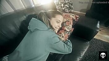 Αυτή η camgirl μόλις γέμισε τον κώλο της με κρέμα.