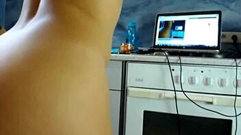 webcam solo explores booty showoff with teasing moves