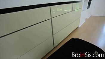 Styvbror, läs min dagbok och se hur jag känner?