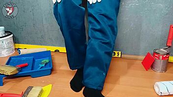 painter babe fingers her tight wet slit