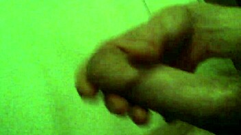 Grosse Ejaculation During Intense Cum Cock Masturbation Session.