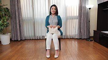 初次主妇Aoi Sekiguchi给出令人惊叹的手淫！真是个骗子！