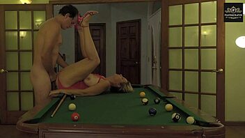 Manželka dostane na biliardovom stole s intenzívnymi domácimi orgazmami