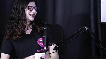 yumi trap hides dick in photos 😏