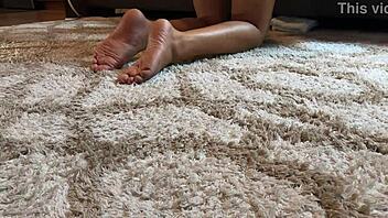 mandy mynxx sucking cock on the couch with feet 😘