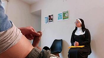 치과 대기실에서 자지 꺼냈어, 반응 무서워.