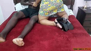 velho presenteia neto virgem com atriz porno