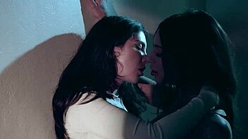 Jane Wilde and April Olsen in extreme lesbian anal fisting