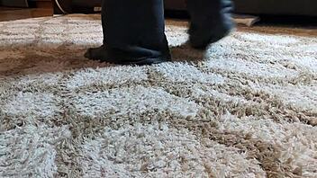 mandy mynxx sucking cock on the couch with feet 😘