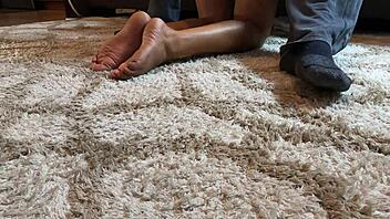 mandy mynxx sucking cock on the couch with feet 😘