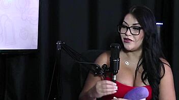 Јуми трап сакрива курaц у фотографијама 😏