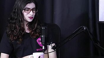 yumi trap hides dick in photos 😏