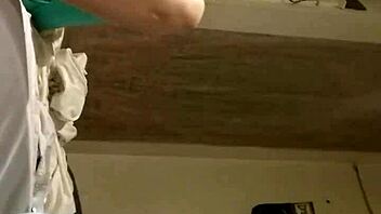 whoa, my 18+ sis flashed her pussy by mistake!