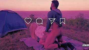 Pequena Meia-Irmã Implora por Sexo Anal com Grande Ejaculação nos Pés