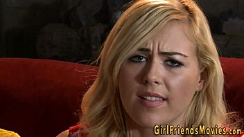 يا رجل، تريبينج بين مشجعات مثليات ساخن جداً للمشاهدة! 😍