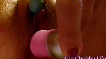 wife masturbates her big pussy