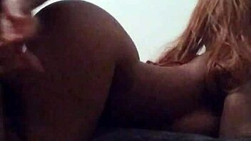 Więcej czekoladowych backshots na wielkiej dupie lalki