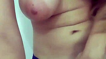 mulher casada infiel provoca machos com buceta e peitos grandes
