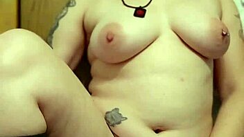 American girl reaches orgasm with vibrator in the restroom