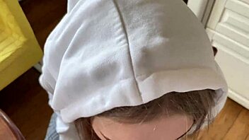 Californiababe gets cum in her burger after deepthroat and orgasm.