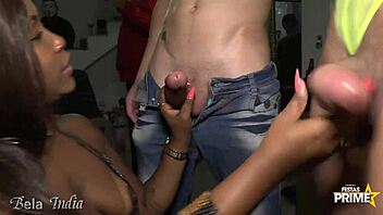 Morena Gostosa Entra Na Pica Grande De Trans