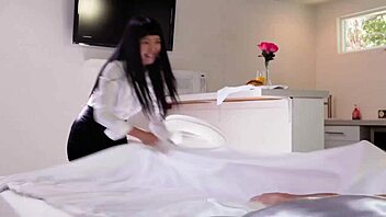 wife catches her man with pants down in vr bangers