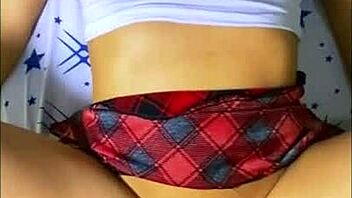 la madrastra seduces her stepson's shy friend in the apartment