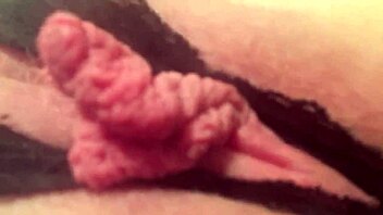 Greluda Stretches the Grelo in Detailed Masturbation Close-Up