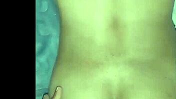 mi vecino me folla duro mientras mi marido no está