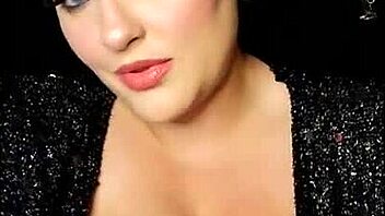 هل تستطيع السيدة بريمروز تحولني إلى مثلي في هذا المقابلة الجامحة؟