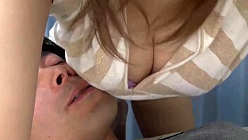 Puta japonesa fodida duro pelo professor com gozada na boca