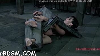 Wanna see how this caged babe gets off?