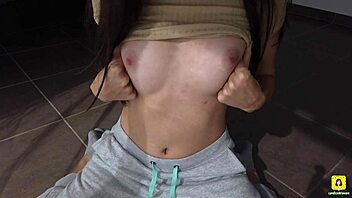 i show my boobs to my neighbour who wants to fuck me 😏