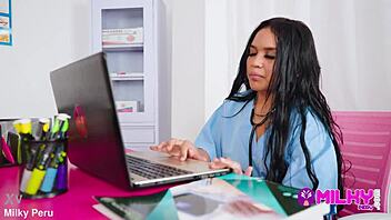 Nurse Maribel negotiates a salary increase with a patient's offer