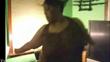 April Rains pops ass in fit 💃