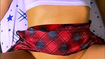 la madrastra seduces her stepson's shy friend in the apartment