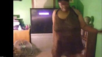 April Rains pops ass in fit 💃