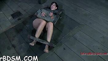 Wanna see how this caged babe gets off?