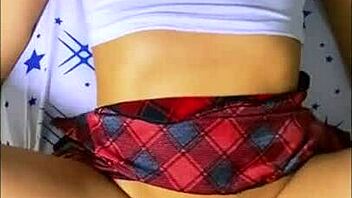 la madrastra seduces her stepson's shy friend in the apartment